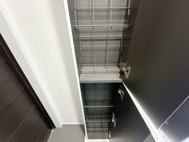 エスメラルダ日暮里の玄関