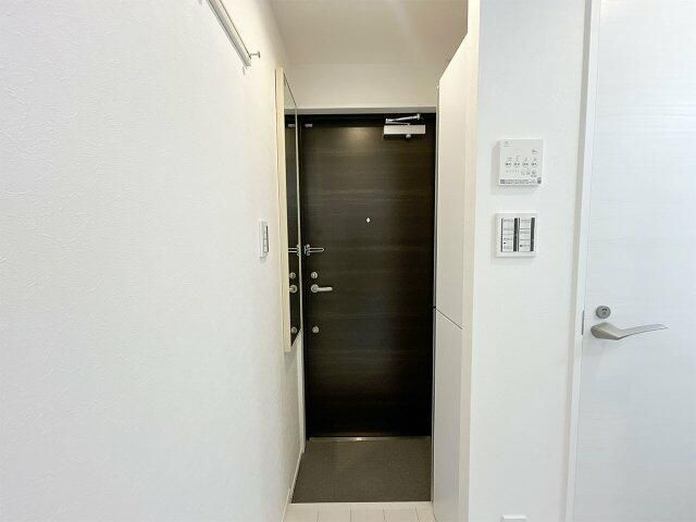 エスメラルダ日暮里の玄関