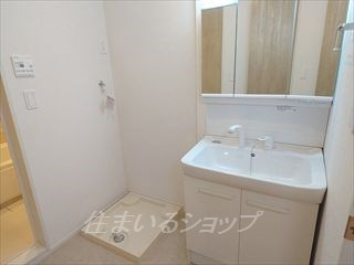 リトルノの洗面所|三面鏡付きシャンプードレッサー