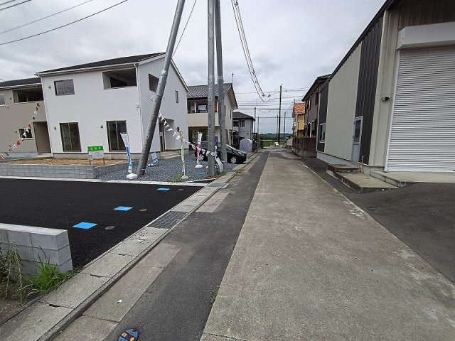 クレイドルガーデン高崎市吉井町下長根第3の前面道路含む現地写真