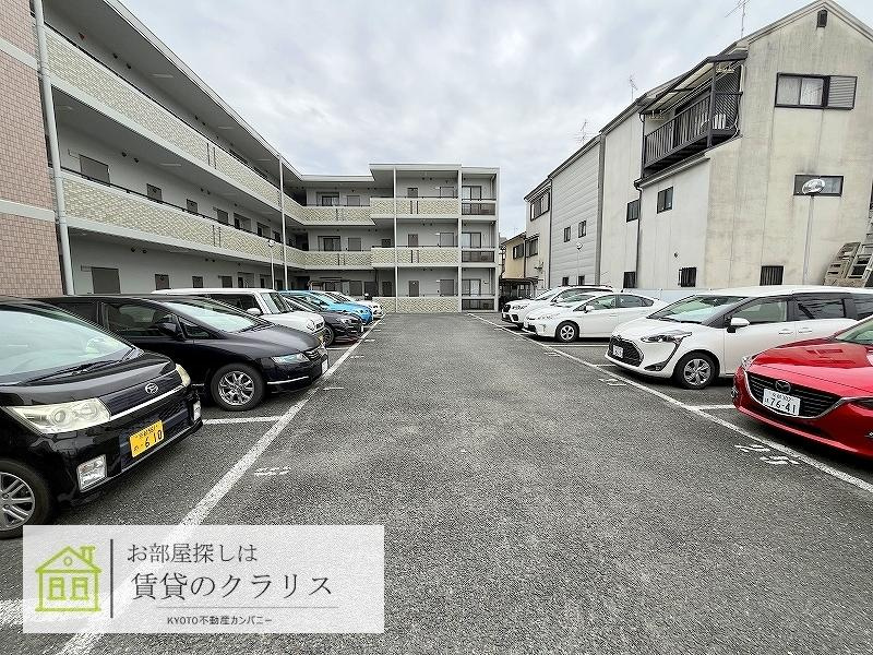グランビア和（なごみ）の駐車場