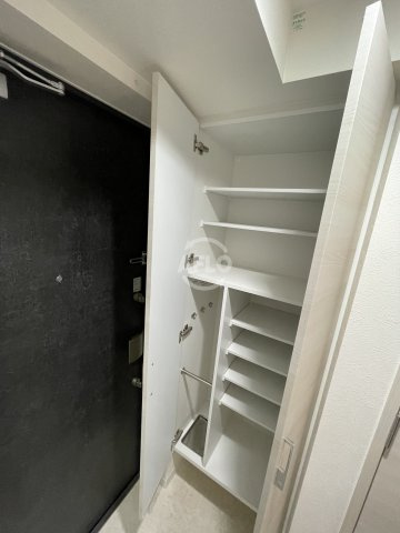 大阪市北区大淀中５丁目の賃貸マンションの玄関|ミラージュパレス新梅田Rio　下駄箱