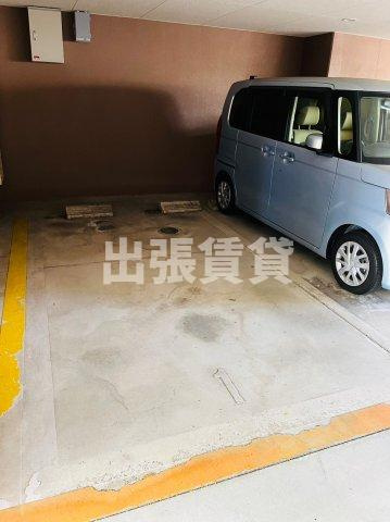 ロイヤルピジョン岩塚の駐車場