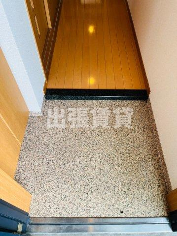 ロイヤルピジョン岩塚の玄関