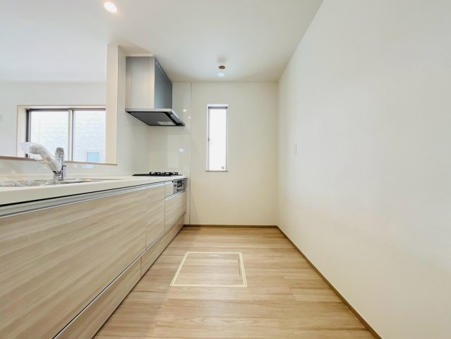 ＋＋宜野湾市嘉数-E号棟（全8棟）のキッチン|現地撮影2026年8月☆いつでも内覧可能です
