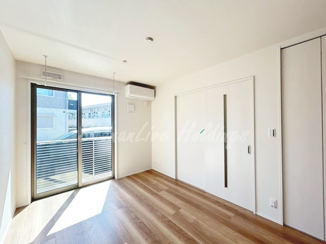 藤沢市善行５丁目のアパートの居間・リビング
