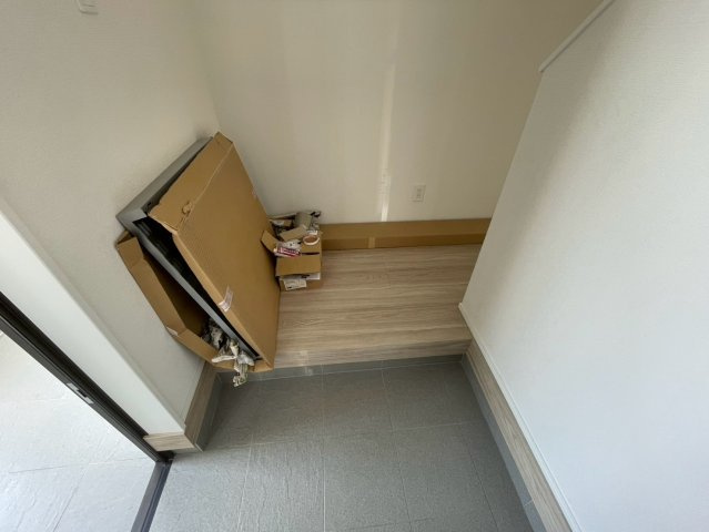 ＋＋宜野湾市嘉数-G号棟（全8棟）の玄関|明るい玄関です