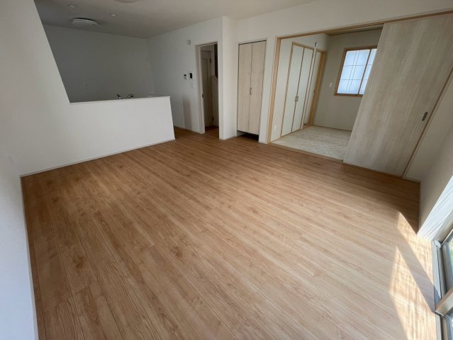 ＋＋宜野湾市嘉数-H号棟（全8棟）の居間・リビング|こちらのリビングで趣味の時間をお楽しみください