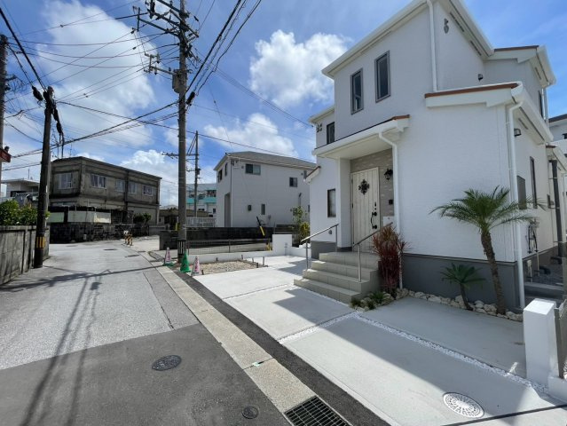 ＋＋宜野湾市嘉数-H号棟（全8棟）の前面道路含む現地写真|前面道路含む現地写真です