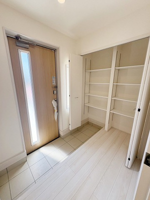 【玄関】 | ☆☆新築分譲　常磐下船尾町１期H　長期優良住宅　全３棟-③♪　 | 大容量シューズボックス！！2.3号棟シューズクローク付！！