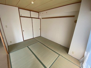 シャムロックコート西岡本の和室