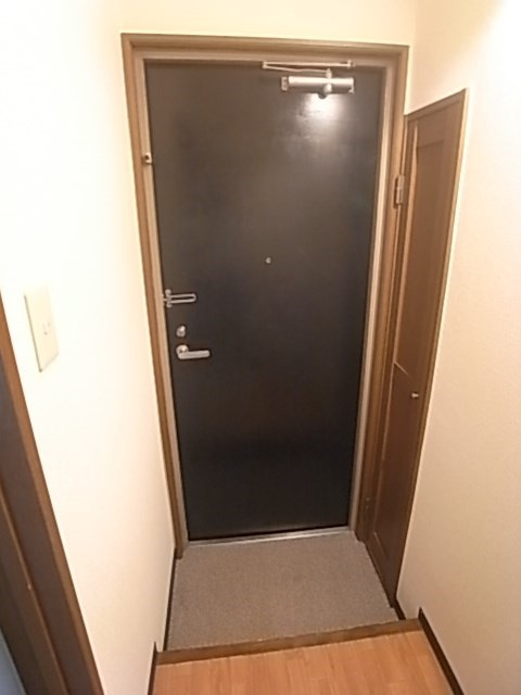 エクレール衣掛の玄関