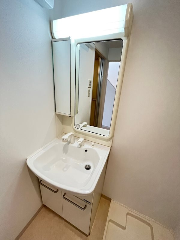 神戸市灘区福住通３丁目の賃貸マンションの洗面所