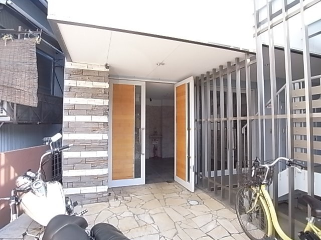 神戸市灘区福住通３丁目の賃貸マンションのエントランス