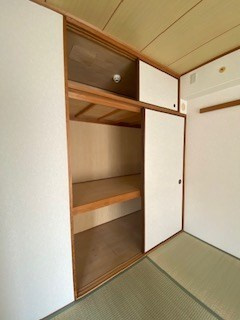 シャムロックコート西岡本の収納