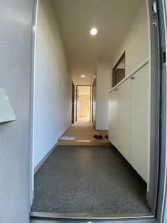 シャムロックコート西岡本の玄関
