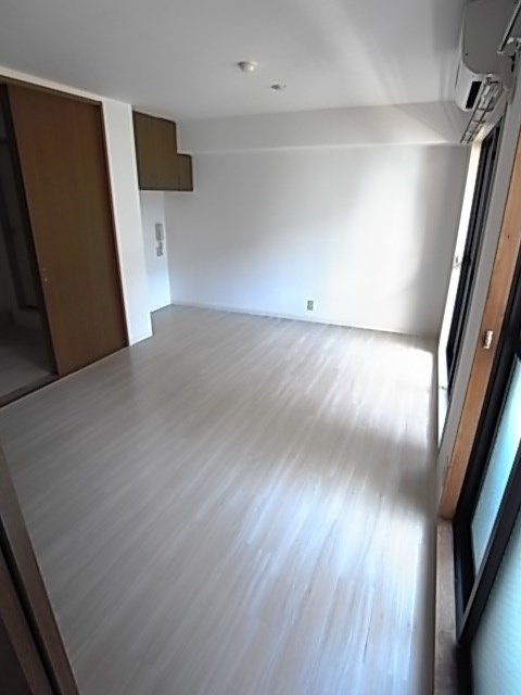 カルムイン香枦園の居間・リビング