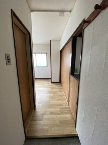 近松ハイツの玄関