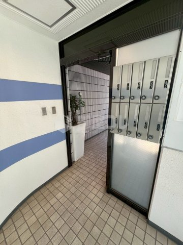 プラティーク新宿曙橋のエントランス