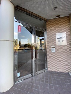 LAZO御影のエントランス