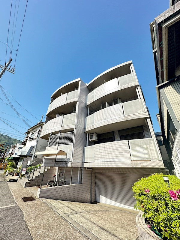 パレス六甲の外観