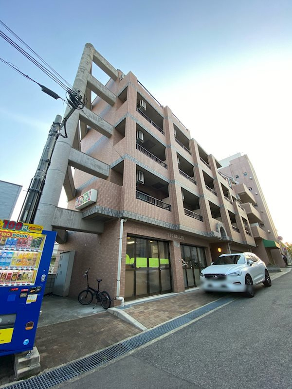 西灘駅前ハイツの外観