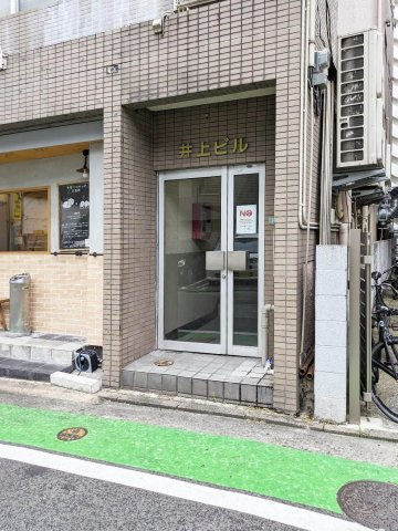 井上ビルのエントランス