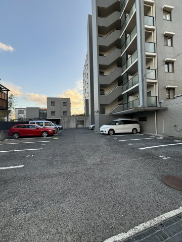 プロスペリテ神戸の駐車場