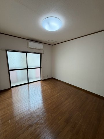 芦屋川ハイツの洋室