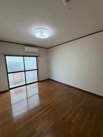 芦屋川ハイツの洋室