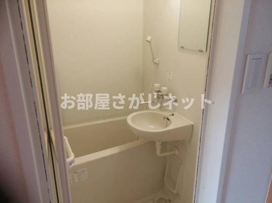 ラハイナ東新宿の浴室
