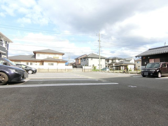 トゥー・ル・モンドＡの駐車場