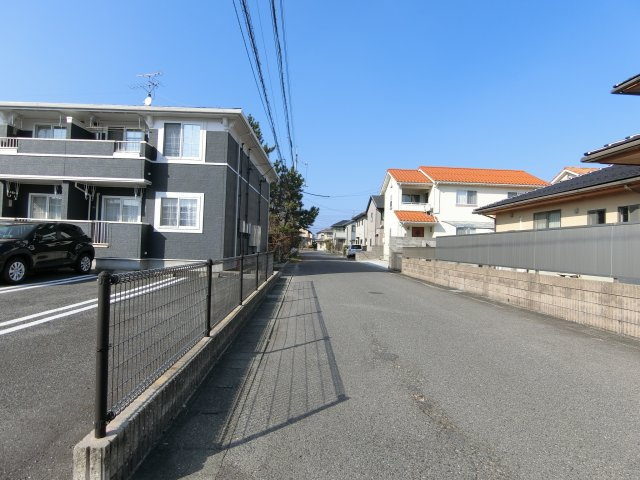 トゥー・ル・モンドＡの周辺