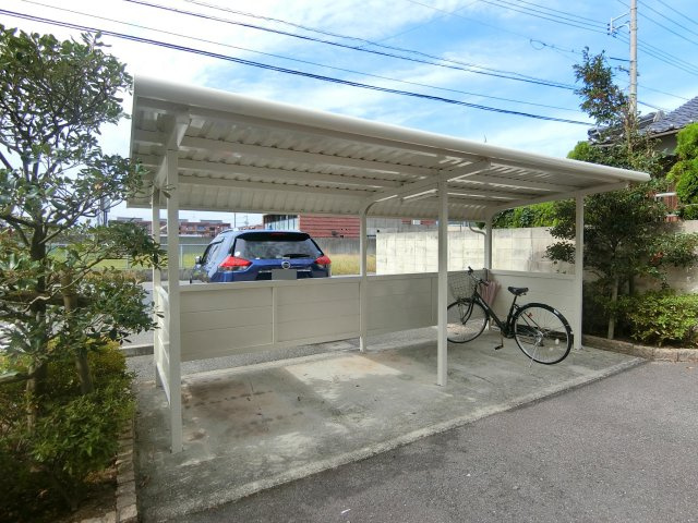 シェルメ　メゾンの駐車場