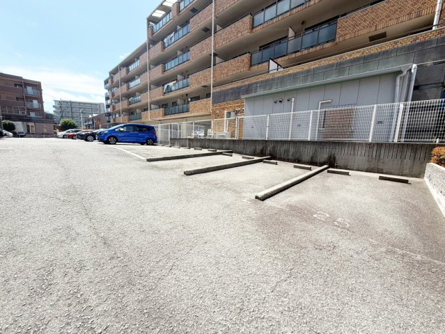 アビタシオン橋本Ⅱの駐車場