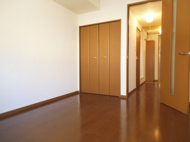 アムール壱番館の寝室|フローリングのお部屋です☆