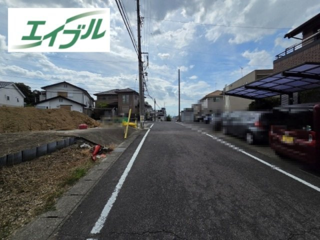 小牧市大字小松寺　新築戸建　1号棟の前面道路含む現地写真