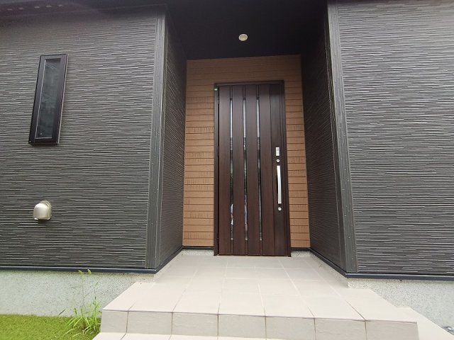 高崎市石原町中古住宅の玄関