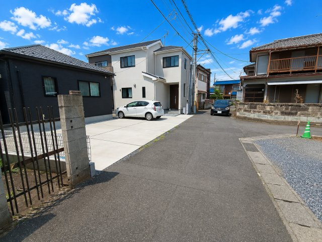 高崎市石原町中古住宅の駐車場|現地撮影