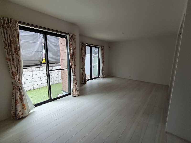 高崎市石原町中古住宅の居間・リビング|現地撮影
