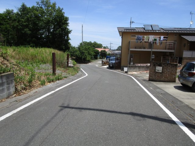 熊谷市大字箕輪土地437-1 227坪の前面道路含む現地写真