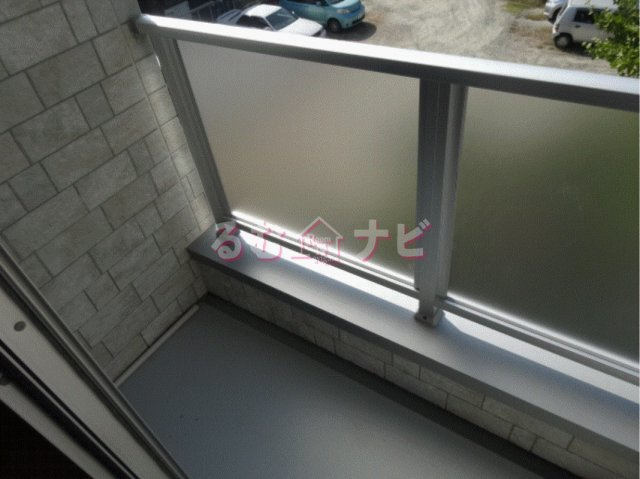 福岡市博多区諸岡４丁目のアパートのバルコニー