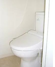 グランアセット月島のトイレ|落ち着いた色調のトイレです