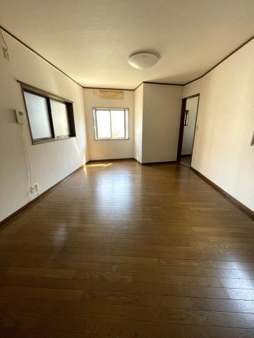 八島町　中古一戸建ての居間・リビング|LDK14.0帖
■物件内覧・資金計画相談・住宅ローン相談、リフォーム相談、お問合せ受付中■
※当日・翌日のご内覧、ご相談はお電話でのお問合せがスムーズです！