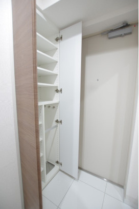 ブライズ方南町の玄関