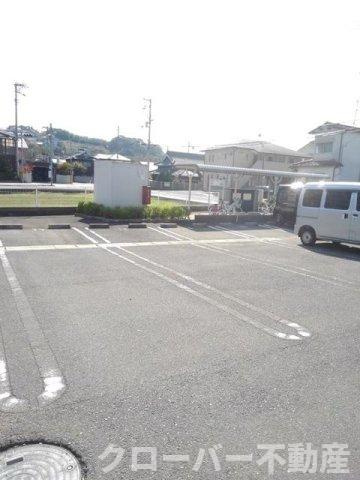 メゾン　アクティブ　Ａの駐車場