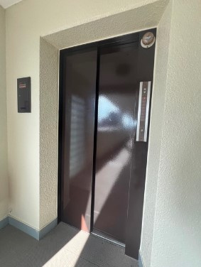 プレアール西町【キャッシュバック対象】の内装|きれいな玄関です