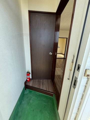 シャルム緑ヶ岡の玄関