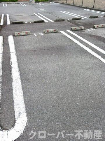 ラ・フェスタＡの駐車場
