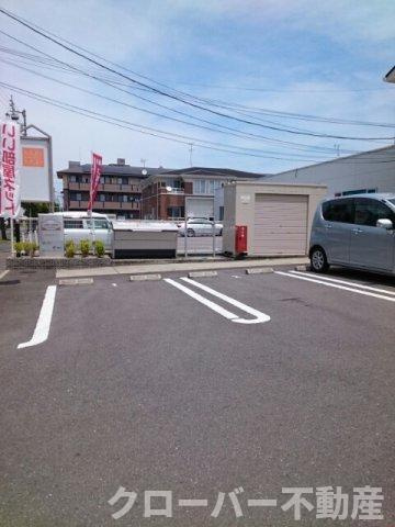 リラ・ハウスの駐車場